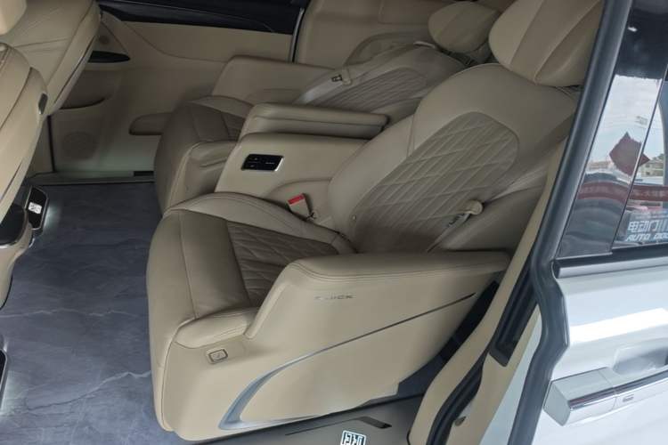 Used Buick GL8 2023 ES Lu Zun Luxury Model Left Rear Seat