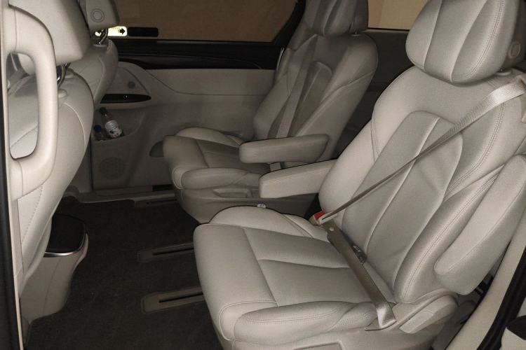 Used Buick GL8 2023 ES Lu Zun Comfort Model Left Rear Seat