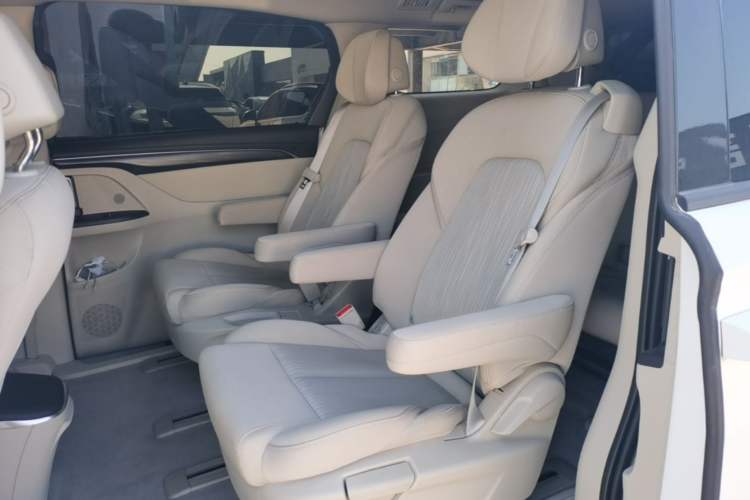 Used Buick GL8 2023 ES Lu Zun Comfort Model Left Rear Seat