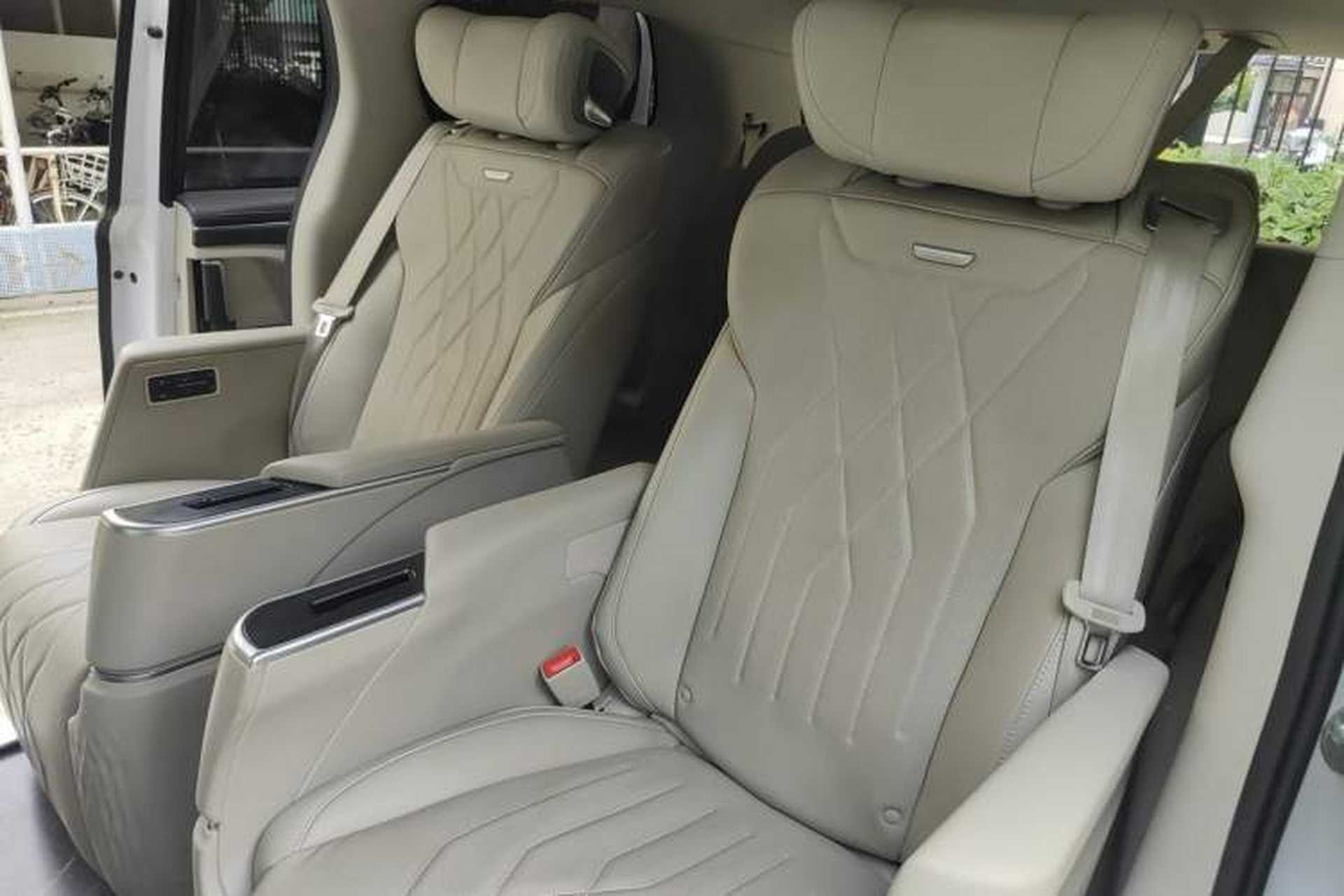 Used Buick GL8 2023 ES Lu Zun Comfort Model Left Rear Seat