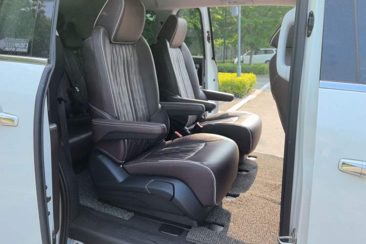Used Buick GL8 2023 Land Executive Class 652T Luxury Model Left Rear Seat