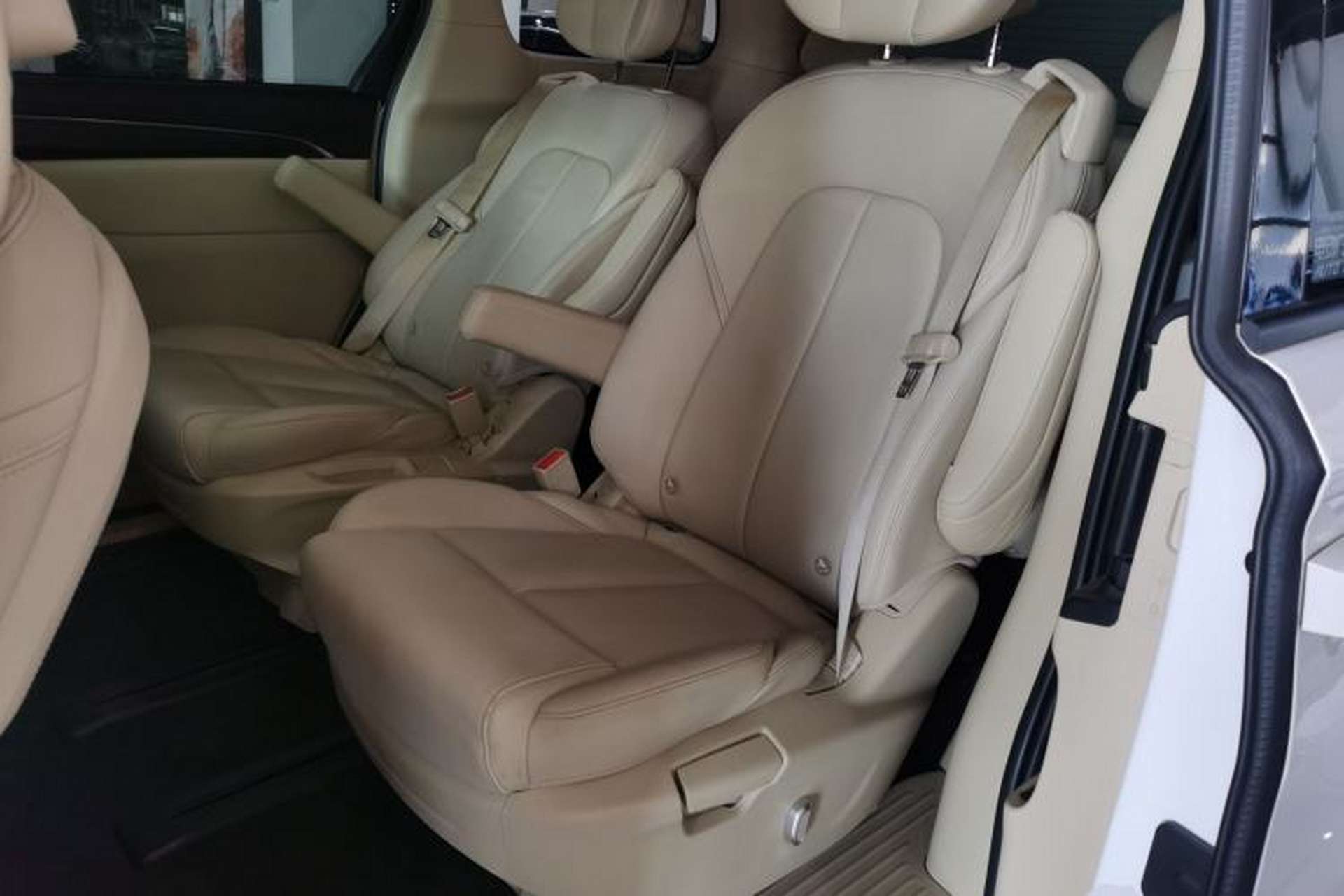 Used Buick GL8 2023 ES Lu Zun Deluxe Model Left Rear Seat