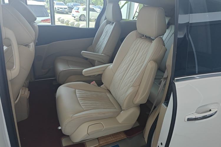 Used Buick GL8 2023 Facelifted Land Cruiser Executive Luxury Version Left Rear Seat