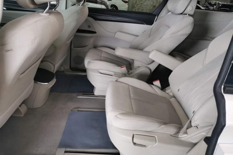 Used Buick GL8 2023 ES Lu Zun Comfort Model Left Rear Seat