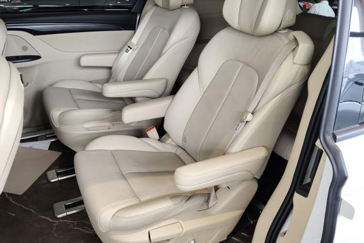 Used Buick GL8 2023 ES Lu Zun Deluxe Model Left Rear Seat