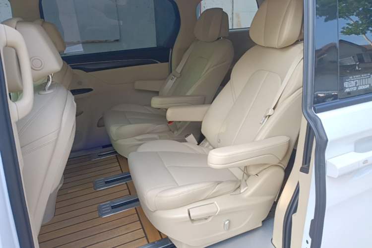 Used Buick GL8 2023 ES Lu Zun Deluxe Model Left Rear Seat