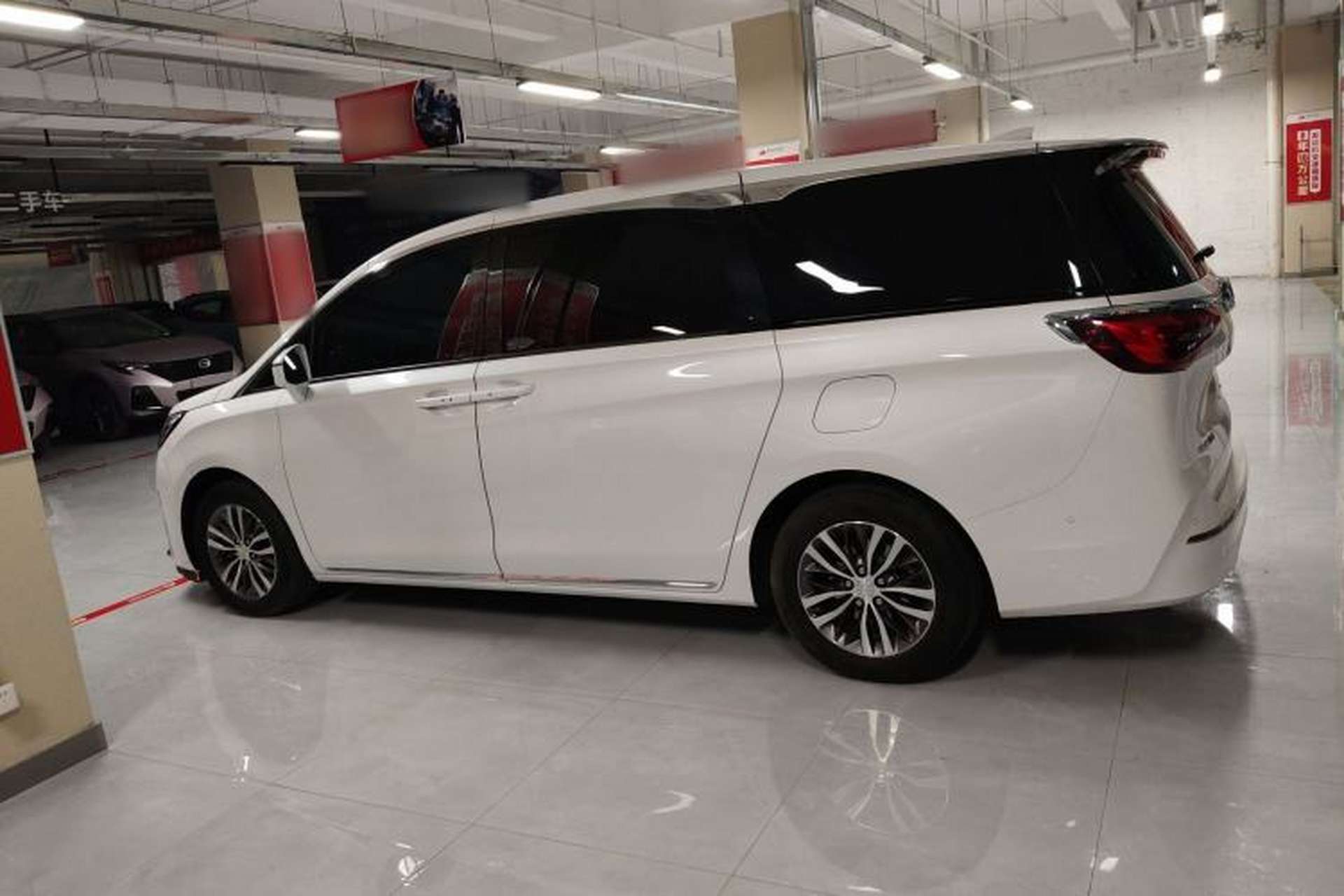 Used Buick GL8 2023 ES Lu Zun Deluxe and Yue Edition Left Side