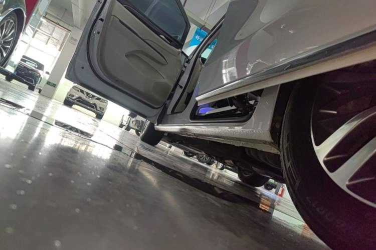 Used Buick GL8 2023 ES Lu Zun Comfort Model Left Side Sill
