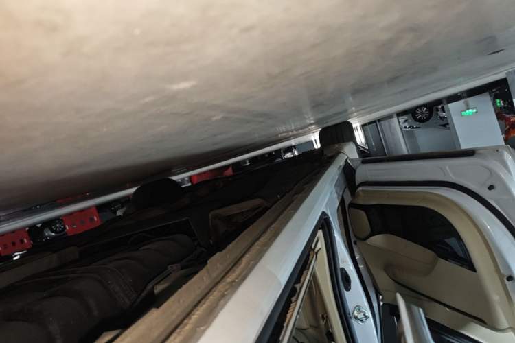 Used Buick GL8 2023 ES Lu Zun Deluxe Model Left Side Sill
