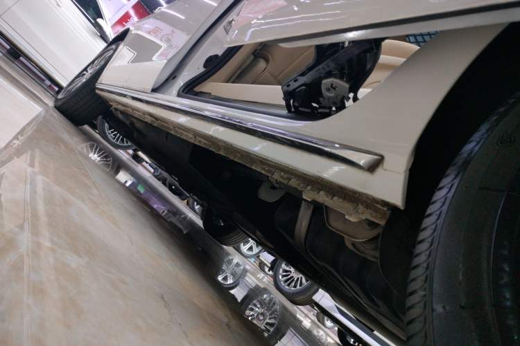 Used Buick GL8 2023 Facelifted Land Cruiser Executive Luxury Version Left Side Sill