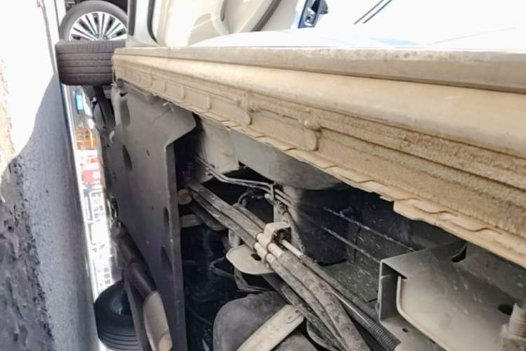 Used Buick GL8 2023 Land Executive Class Comfort Model Left Side Sill