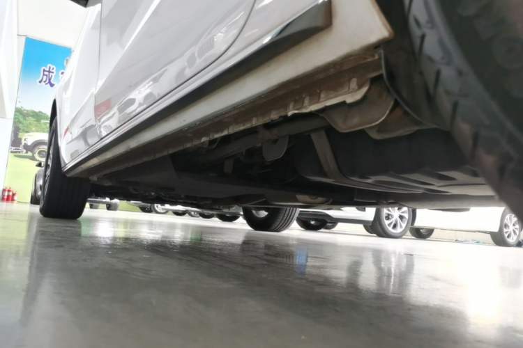 Used Buick GL8 2023 Land Executive Class 652T Luxury Model Left Side Sill
