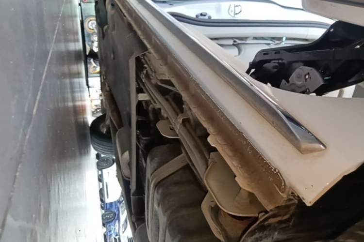 Used Buick GL8 2023 Land Executive Class Comfort Model Left Side Sill