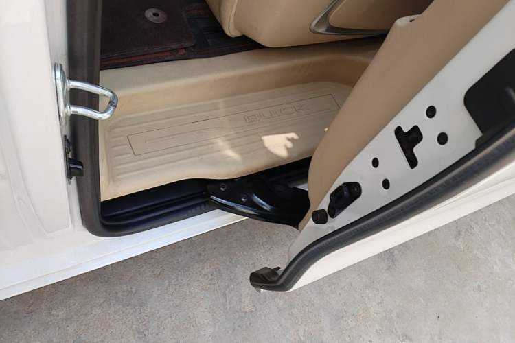 Used Buick GL8 2023 ES Lu Zun Luxury Model Left Side Sill