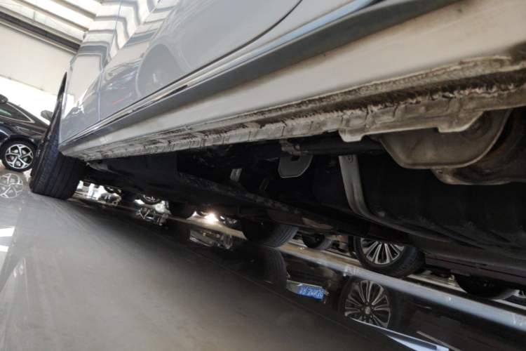 Used Buick GL8 2023 Land Executive Class Deluxe Model Left Side Sill