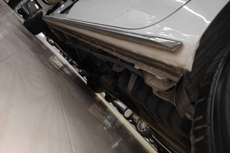 Used Buick GL8 2023 Facelifted Land Cruiser Executive Luxury Version Left Side Sill