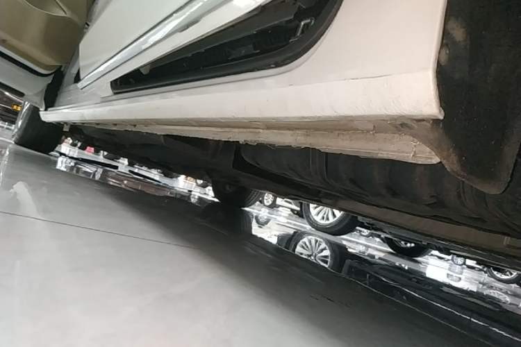 Used Buick GL8 2023 ES Lu Zun Deluxe Model Left Side Sill