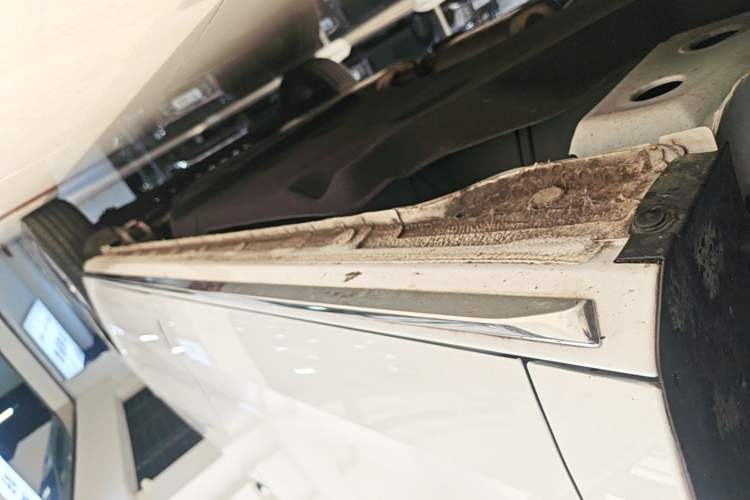 Used Buick GL8 2023 Land Executive Class Smart Enjoyment Model Left Side Sill