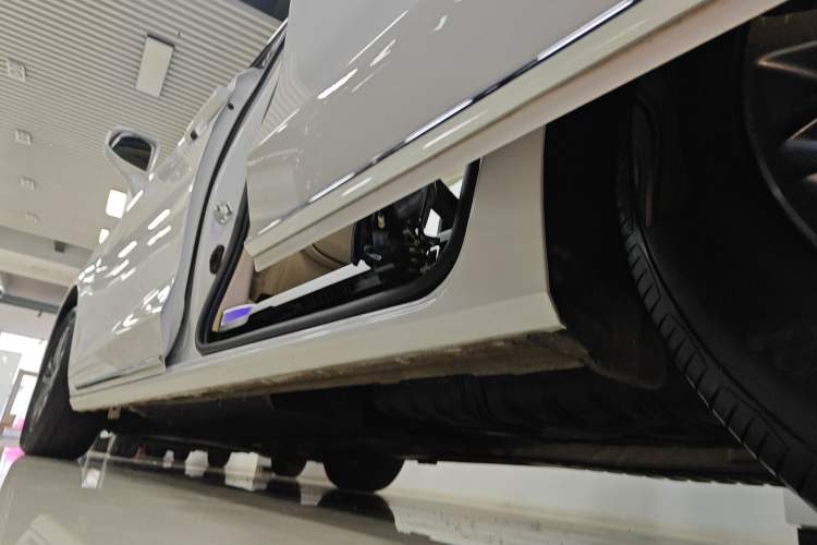 Used Buick GL8 2023 ES Lu Zun Deluxe and Yue Edition Left Side Sill