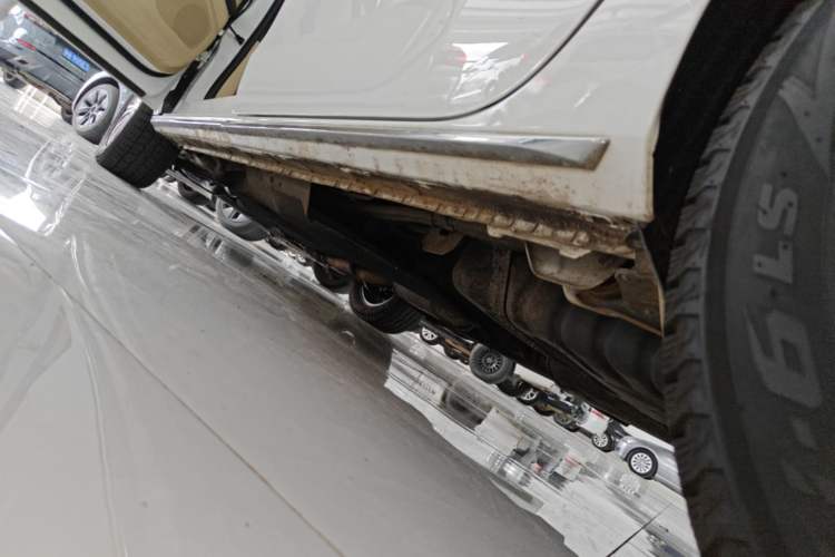Used Buick GL8 2023 Facelifted Land Cruiser Executive Luxury Version Left Side Sill