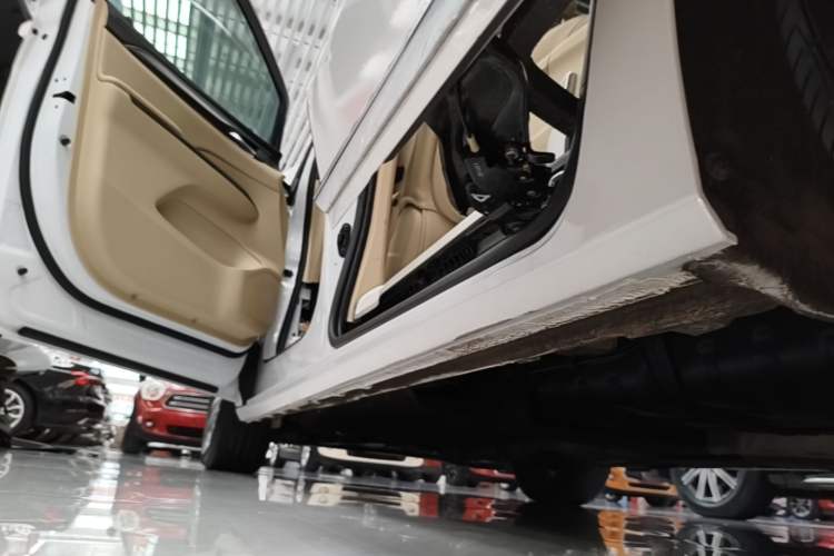 Used Buick GL8 2023 ES Lu Zun Deluxe Model Left Side Sill