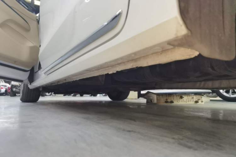 Used Buick GL8 2023 ES Lu Zun Deluxe Model Left Side Sill
