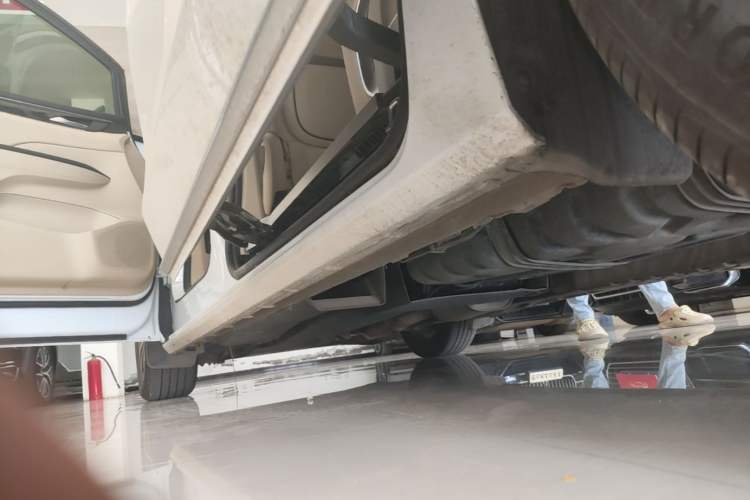 Used Buick GL8 2023 ES Lu Zun Deluxe Model Left Side Sill