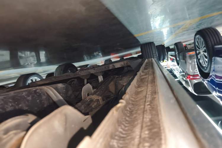 Used Buick GL8 2023 Land Executive Class Deluxe Model Left Side Sill