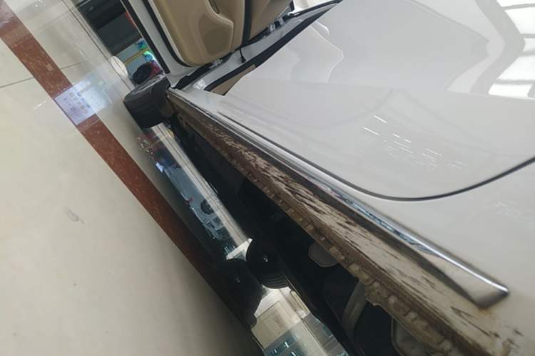 Used Buick GL8 2023 Facelifted Land Cruiser Executive Luxury Version Left Side Sill