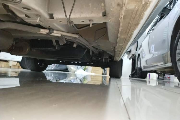 Used Buick GL8 2023 Facelifted Land Cruiser Executive Luxury Version Left Side Sill