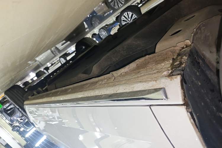 Used Buick GL8 2023 Land Executive Class 652T Luxury Model Left Side Sill