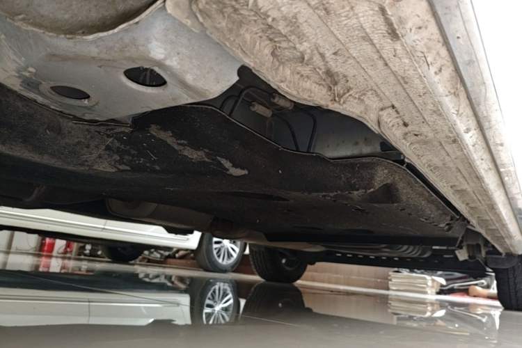 Used Buick GL8 2023 Land Executive Class Comfort Model Left Side Sill