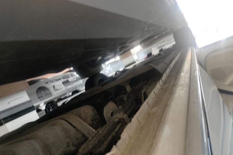 Used Buick GL8 2023 Facelifted Land Cruiser Executive Luxury Version Left Side Sill