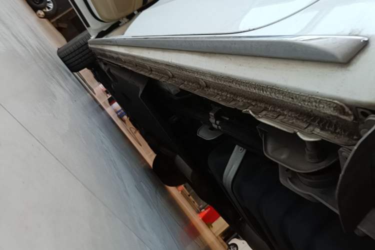 Used Buick GL8 2023 Land Executive Class Deluxe Model Left Side Sill