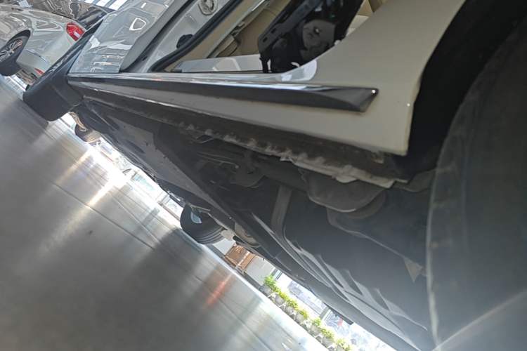Used Buick GL8 2023 Facelifted Land Cruiser Executive Luxury Version Left Side Sill