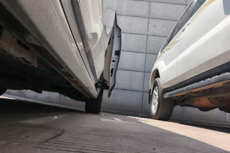 Used Buick GL8 2023 ES Lu Zun Deluxe Model Left Side Sill