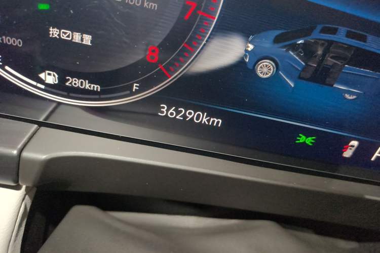 Used Buick GL8 2023 ES Lu Zun Deluxe and Yue Edition Odometer Close Up