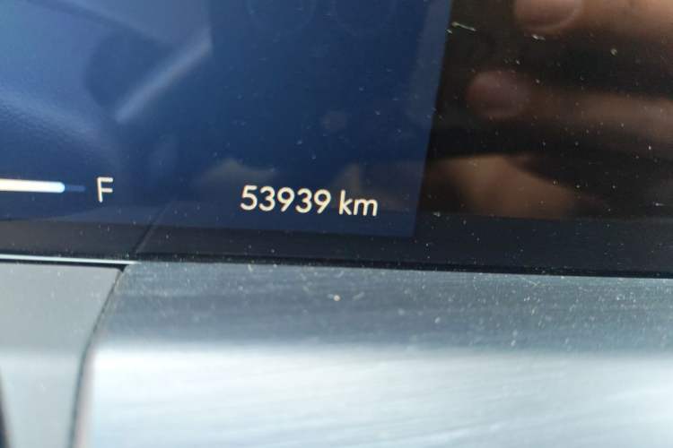 Used Buick GL8 2023 ES Lu Zun Deluxe Model Odometer Close Up