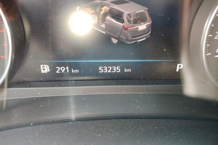 Used Buick GL8 2023 Land Executive Class Smart Enjoyment Model Odometer Close Up