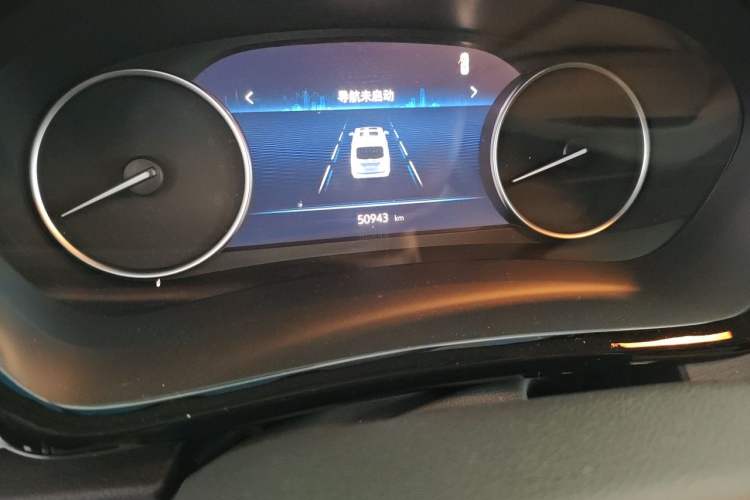 Used Buick GL8 2023 Facelifted Land Cruiser Executive Luxury Version Odometer Close Up