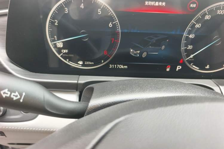 Used Buick GL8 2023 ES Lu Zun Luxury Edition and Yue Version Odometer Close Up