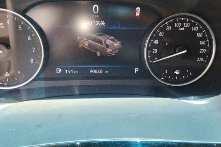 Used Buick GL8 2023 Facelifted Land Cruiser Executive Luxury Version Odometer Close Up