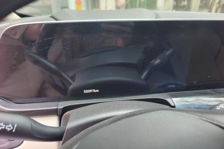 Used Buick GL8 2023 ES Lu Zun Comfort Model Odometer Close Up