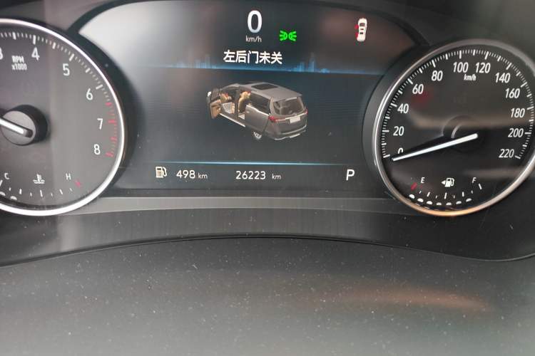 Used Buick GL8 2023 Land Executive Class Smart Enjoyment Model Odometer Close Up