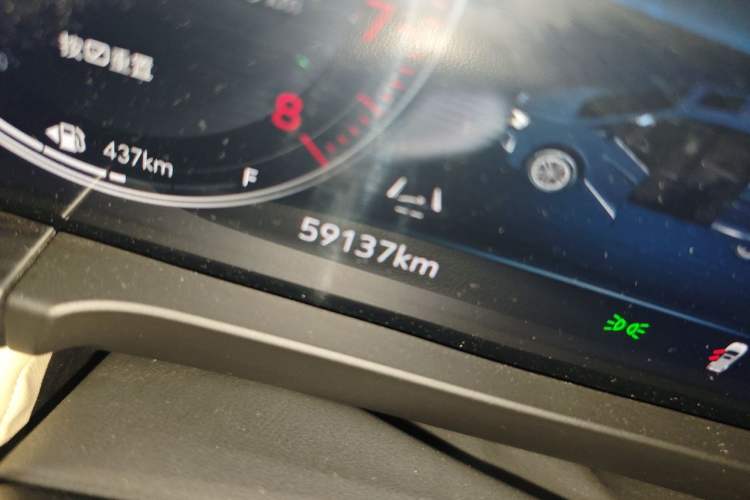 Used Buick GL8 2023 ES Lu Zun Luxury Edition and Yue Version Odometer Close Up