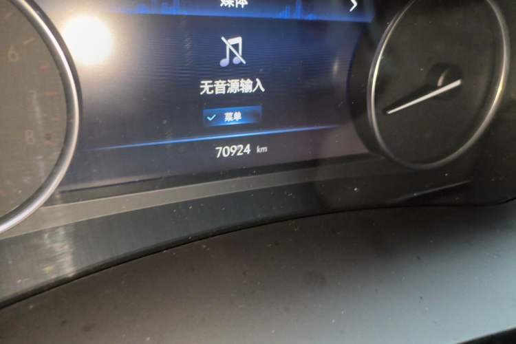 Used Buick GL8 2023 Land Executive Class Smart Enjoyment Model Odometer Close Up