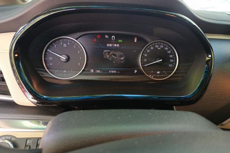 Used Buick GL8 2023 Facelifted Land Cruiser Executive Luxury Version Odometer Close Up