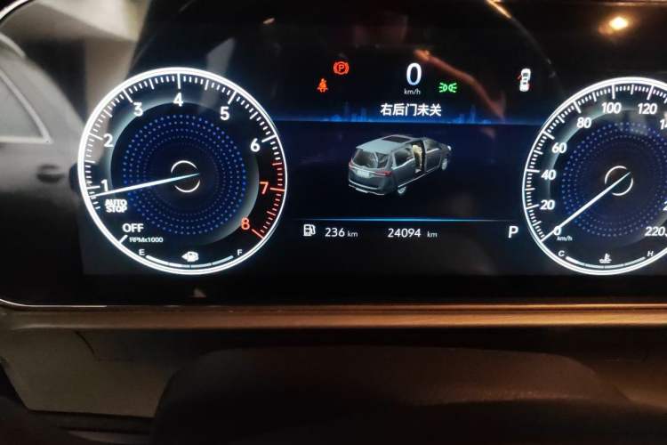 Used Buick GL8 2023 Land Executive Class Smart Enjoyment Model Odometer Close Up
