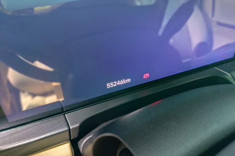 Used Buick GL8 2023 ES Lu Zun Deluxe Model Odometer Close Up