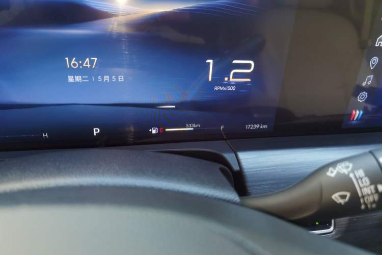 Used Buick GL8 2023 ES Lu Zun Comfort Model Odometer Close Up